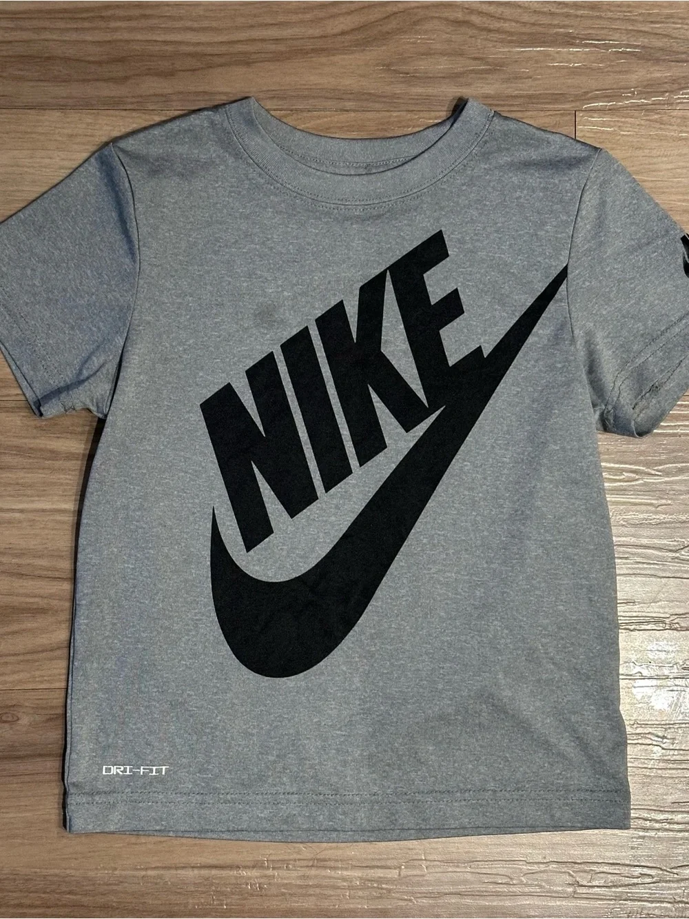 Nike Dri-Fit Futura T-Shirt Unisex‎ Kids 6-7Y Heather Gray Swoosh Logo Crew Neck